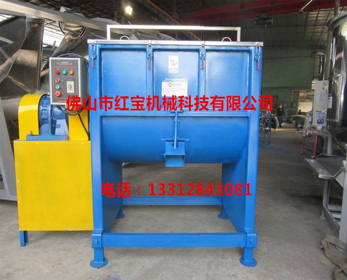 清遠(yuǎn)一家臺(tái)資企業(yè)使用1.5T臥式攪拌機(jī)，專門(mén)用于拌色料